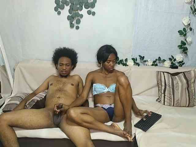 AmelieAndJames09... Live Webcam on BongaCams