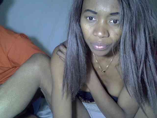 AmelieAndJames09... Live Webcam on BongaCams