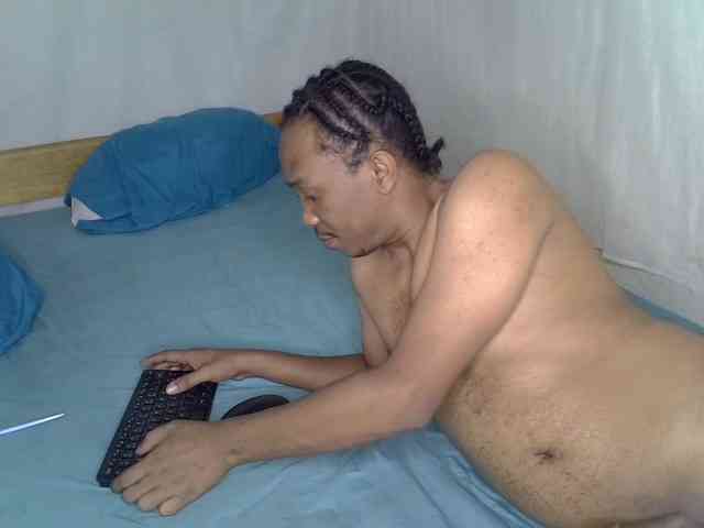 AmelieAndJames09... Live Webcam on BongaCams