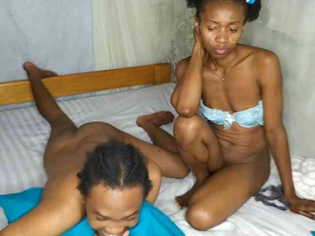 AmelieAndJames09... Live Webcam on BongaCams