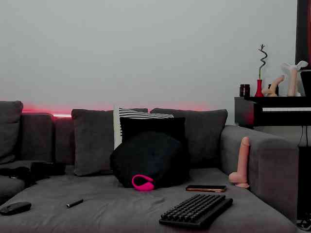 EllaRayy's webcam live show