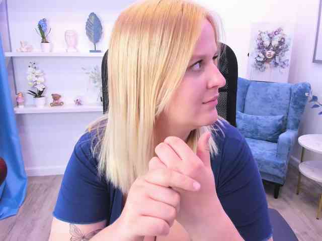ShiningSmilea webcam