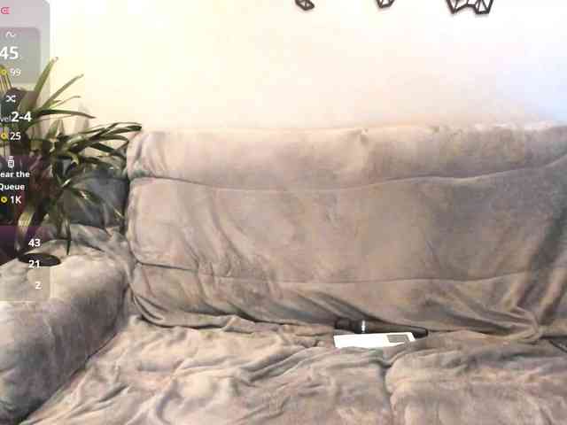 EmilyBlossoms webcam