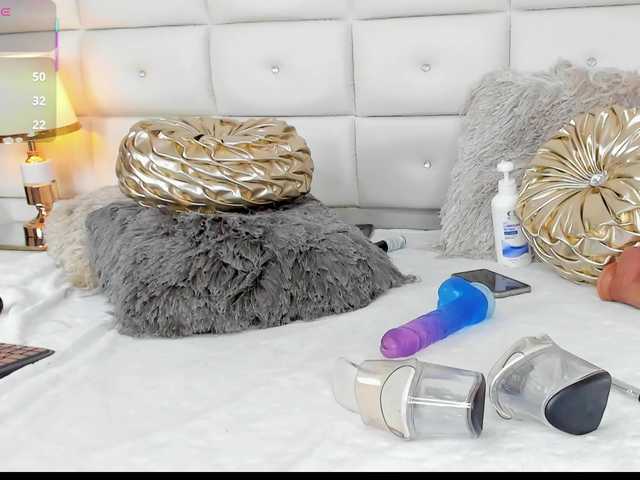 AriaJonnes webcam