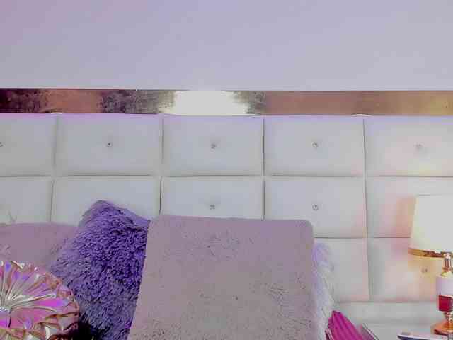 AriaJonnes webcam
