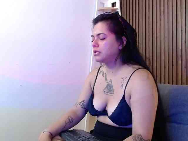 rihan-rouge webcam