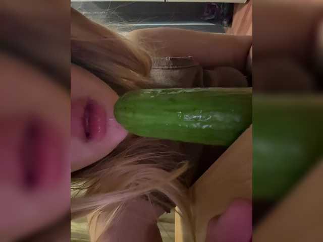 Discover krissexia from BongaCams