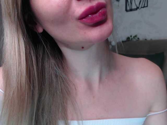 EmilyAngel's BongaCams show and profile