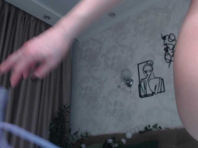 EmilyAngel's BongaCams show and profile