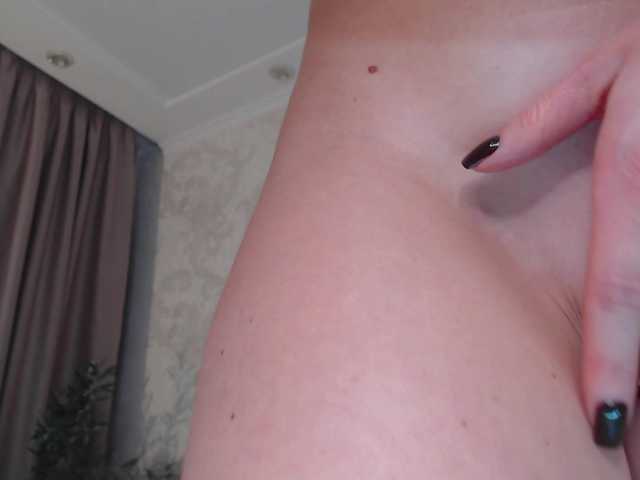 EmilyAngel's BongaCams show and profile