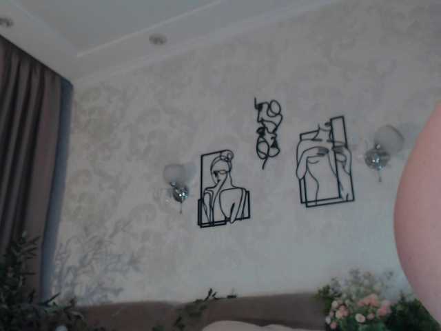 EmilyAngel's BongaCams show and profile