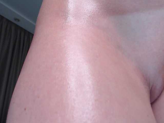 EmilyAngel's BongaCams show and profile