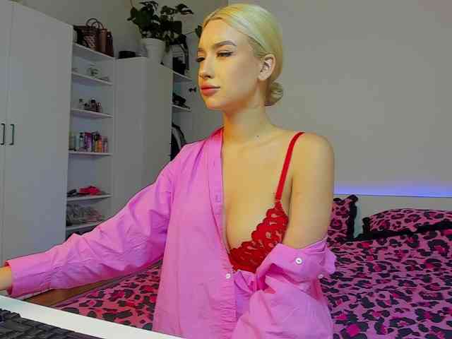LucyPaige webcam