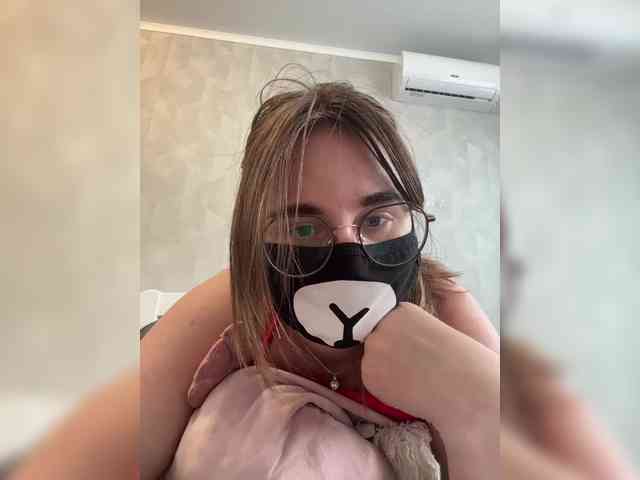 zhemchuzhinka Live Webcam on BongaCams