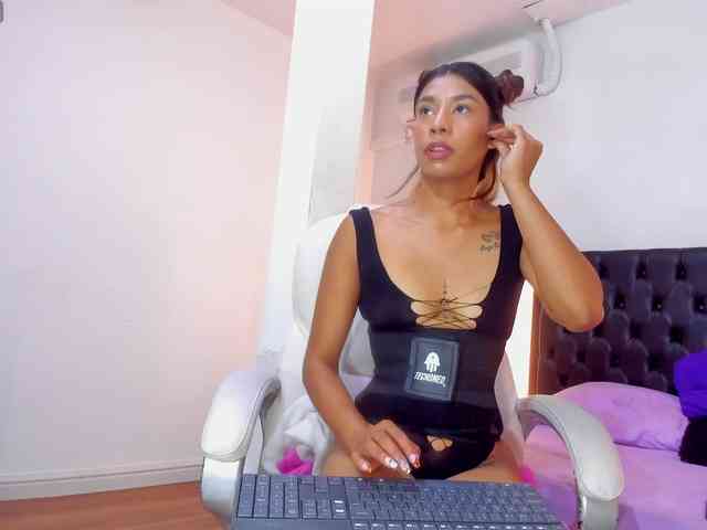 ivi-lopezz's webcam live show