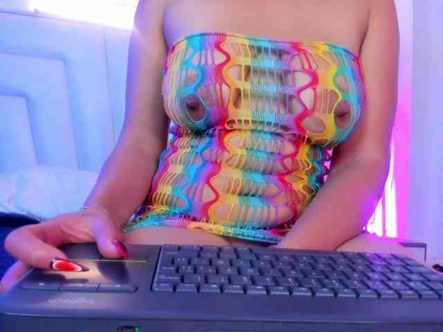 TinaHeart webcam