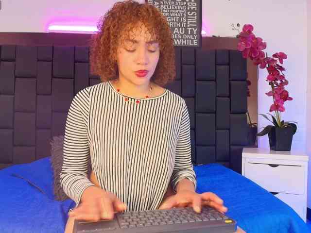 TinaHeart webcam