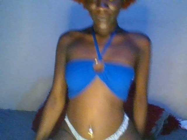 Savagetonguee webcam bongacams model stream image