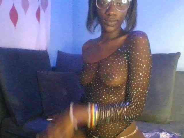 Savagetonguee webcam