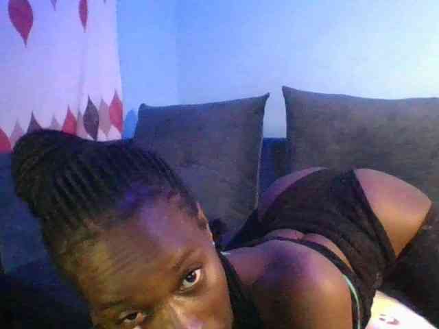 Savagetonguee webcam