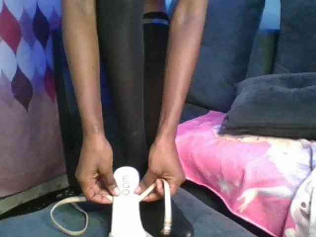 Savagetonguee webcam