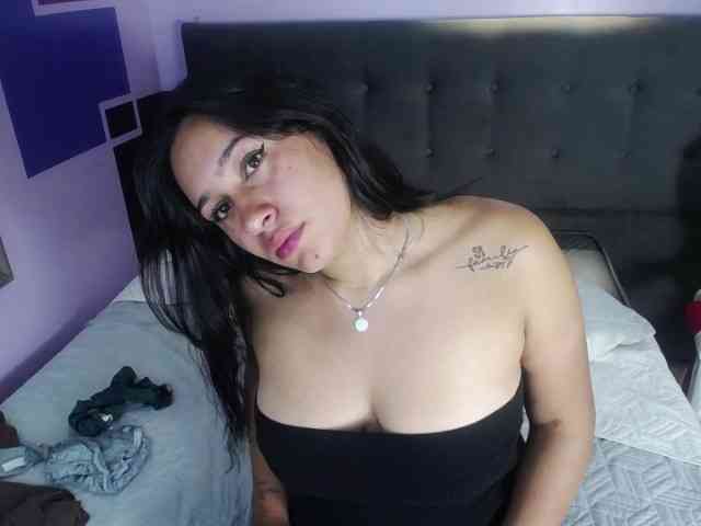 AriahhBlonde webcam