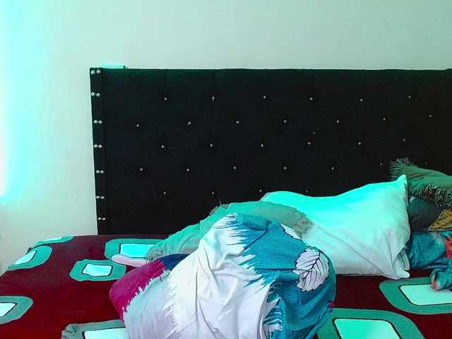 latihotlove's BongaCams show and profile