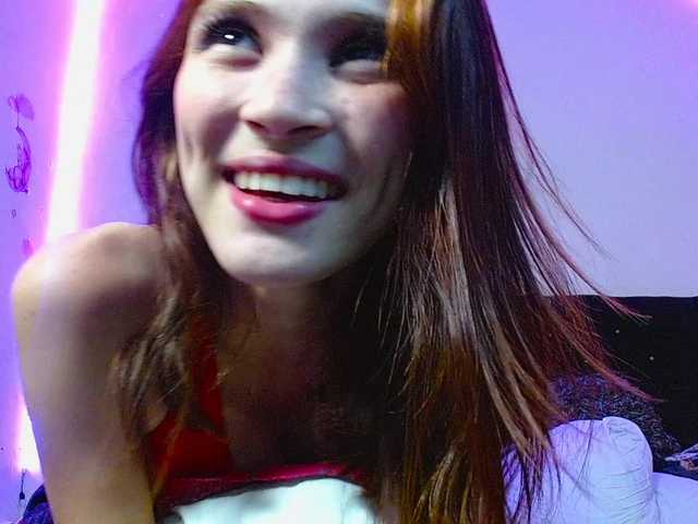 latihotlove's BongaCams show and profile