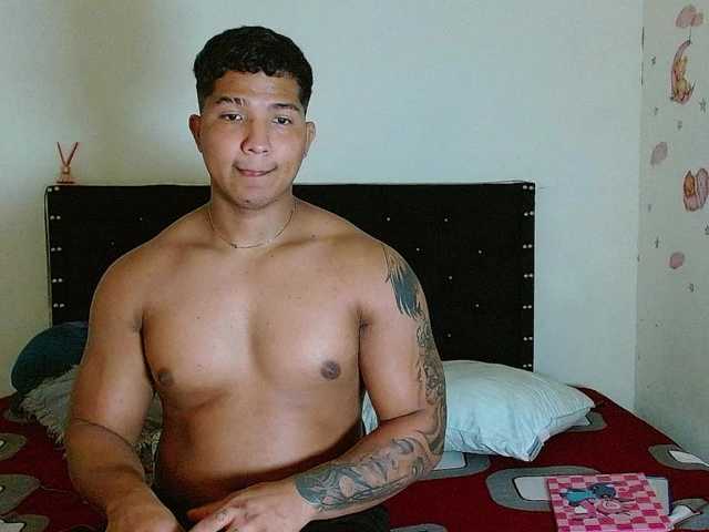 latihotlove's BongaCams show and profile