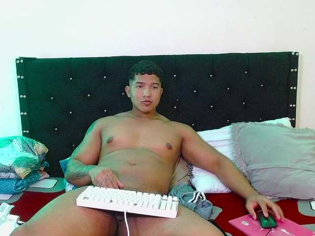 latihotlove's BongaCams show and profile