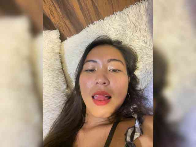 EmmaSean Live Webcam on BongaCams