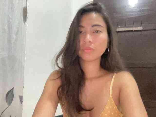 EmmaSean Live Webcam on BongaCams