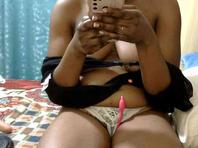 maya-pretty webcam
