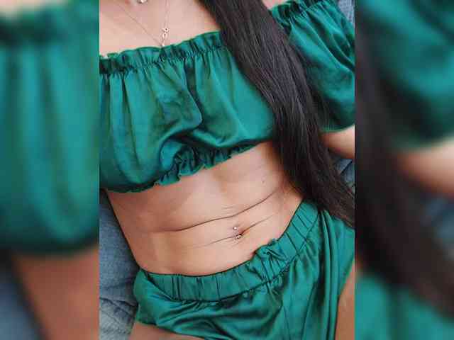 Kissiriss1 Live Webcam on BongaCams