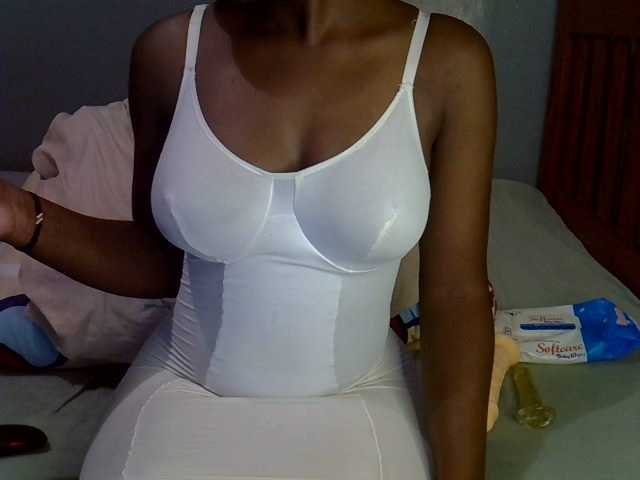 Watch Magizitah, she wants to masturbate for you Magizitah from BongaCams