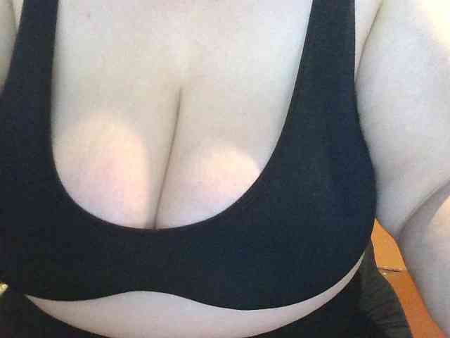 AnutkaForeva webcam