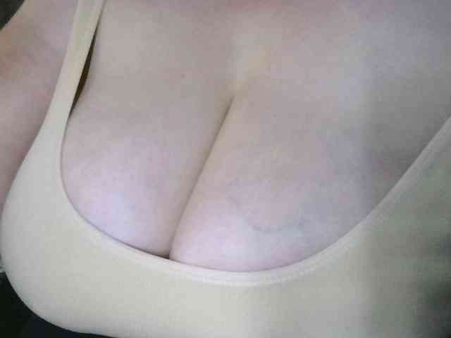 AnutkaForeva webcam