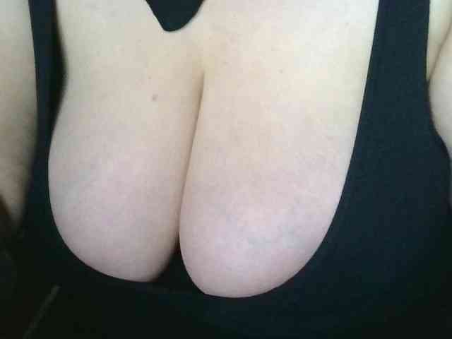 AnutkaForeva webcam