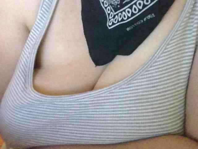 AnutkaForeva webcam