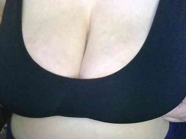 AnutkaForeva webcam