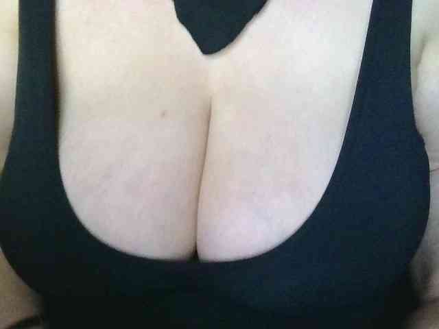 AnutkaForeva webcam