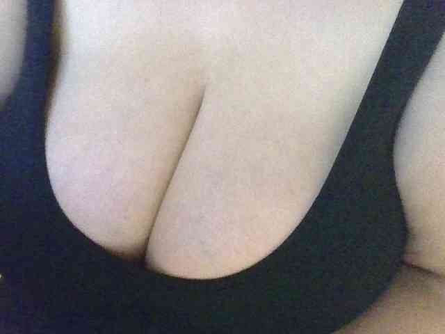 AnutkaForeva webcam