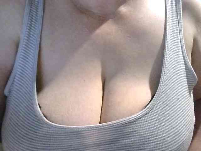 AnutkaForeva webcam
