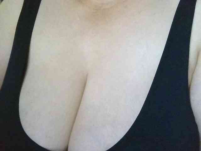 AnutkaForeva webcam