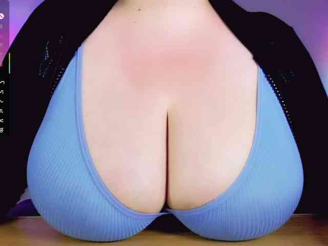 BustyDelight webcam