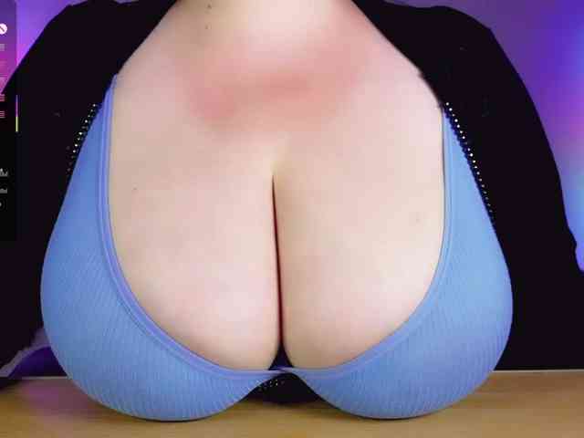 BustyDelight webcam