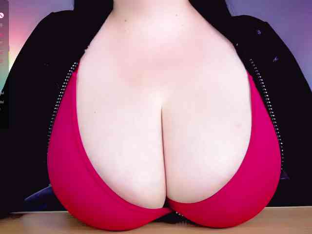 BustyDelight webcam