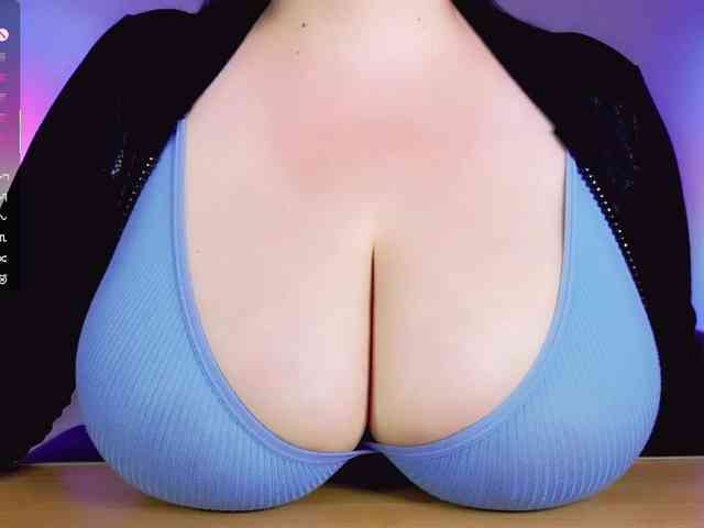 BustyDelight webcam