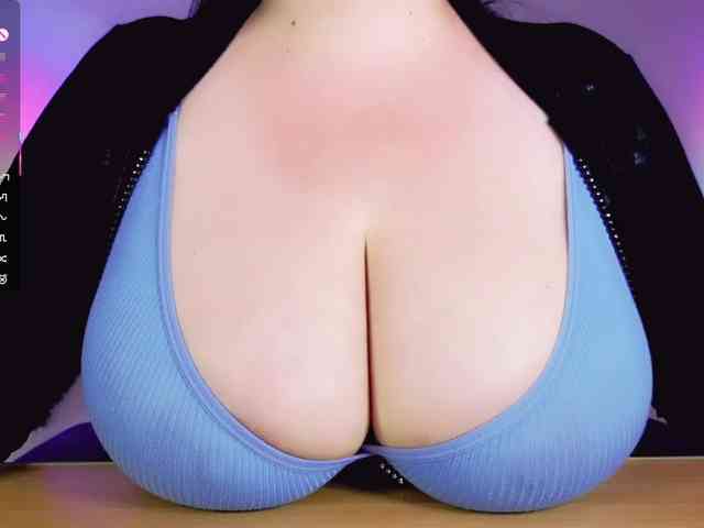 BustyDelight webcam