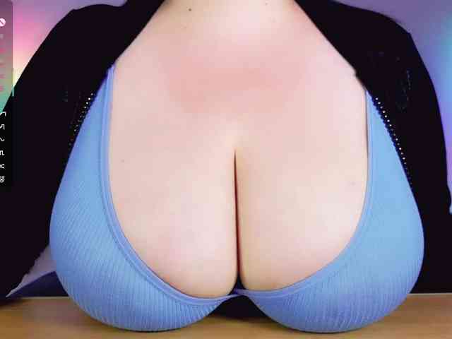 BustyDelight webcam